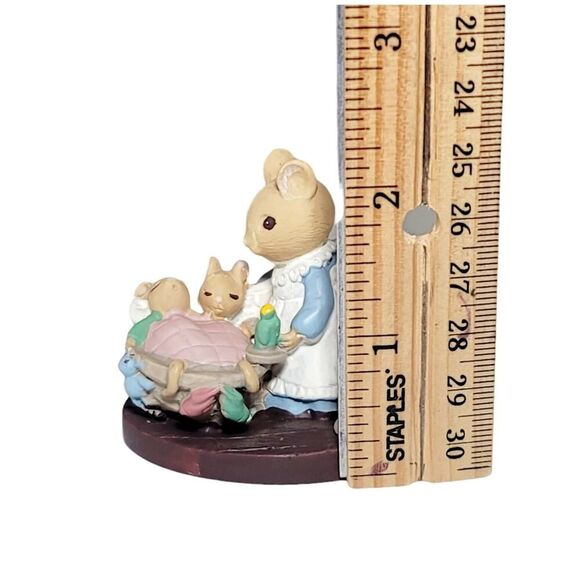 Vintage Forest Friends All Tucked In Mommy Mice with Baby Mice Figurine 2" - Picture 10 of 10